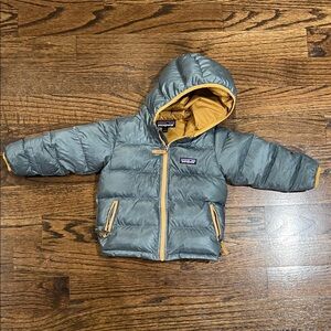 Patagonia Puffer Jacket - Hi-Loft Down Sweater Hoody